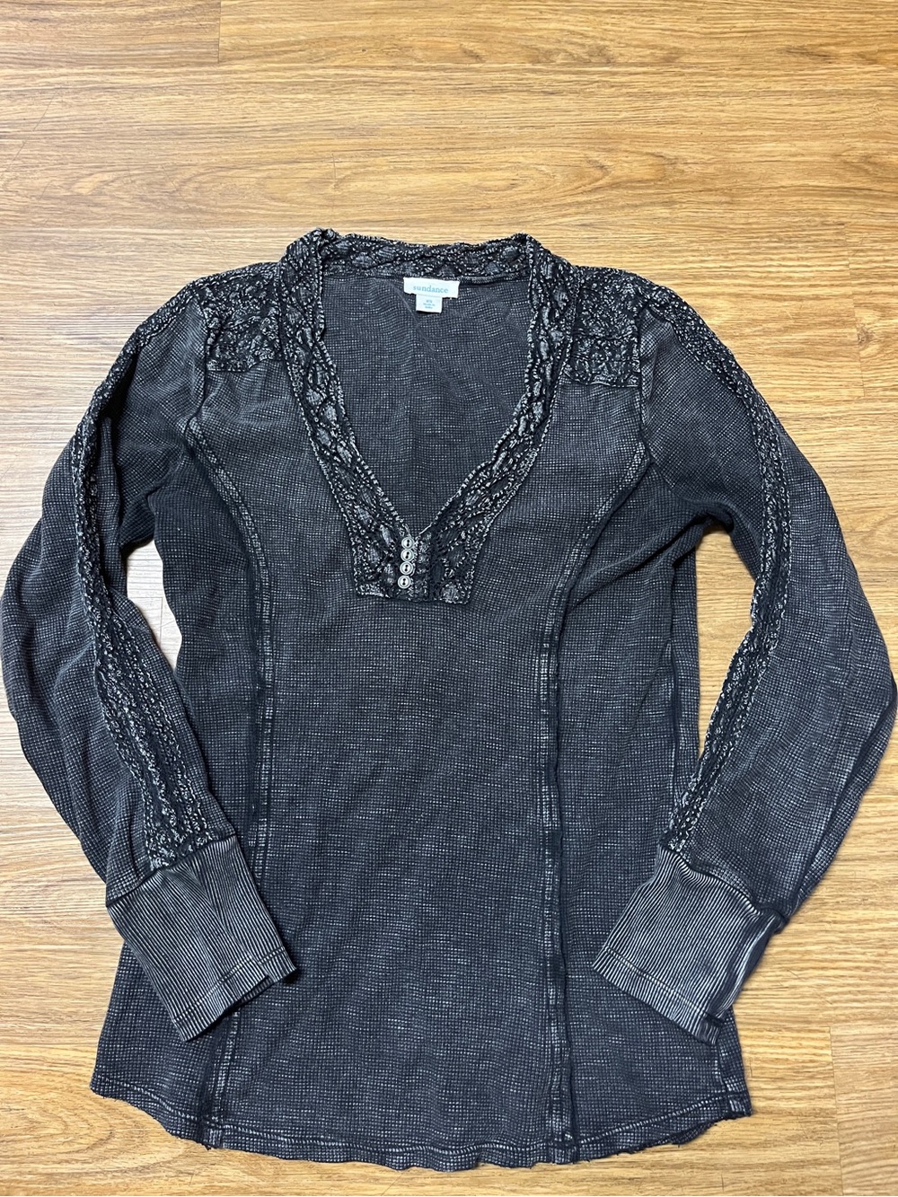 Sundance Embroidered Crochet Lace Trim Henley Long Sleeve Top Boho XS Charcoal